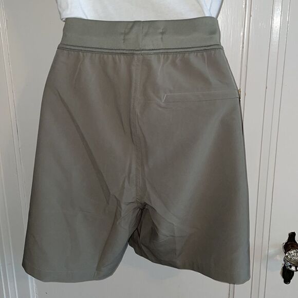 NWT Amazon taupe polyester/elastane athletic shorts - Picture 4 of 8